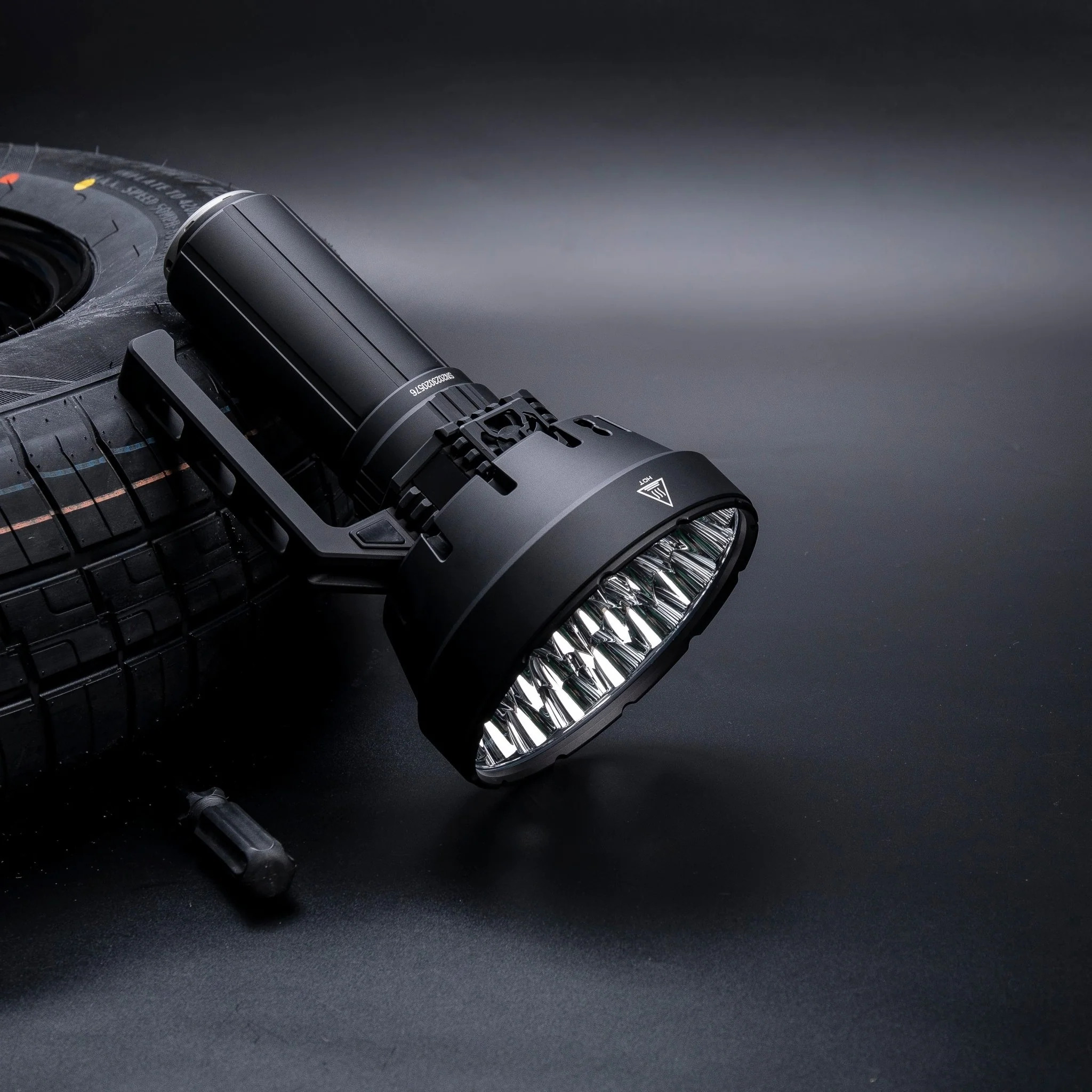 IMALENT SR32 Longest Throw Flashlight - Image 20